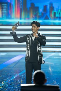 Ditengah Keterbatasannya, Nathanael Yoga Berhasil Jadi Pemenang The New L-Men of The Year 2023